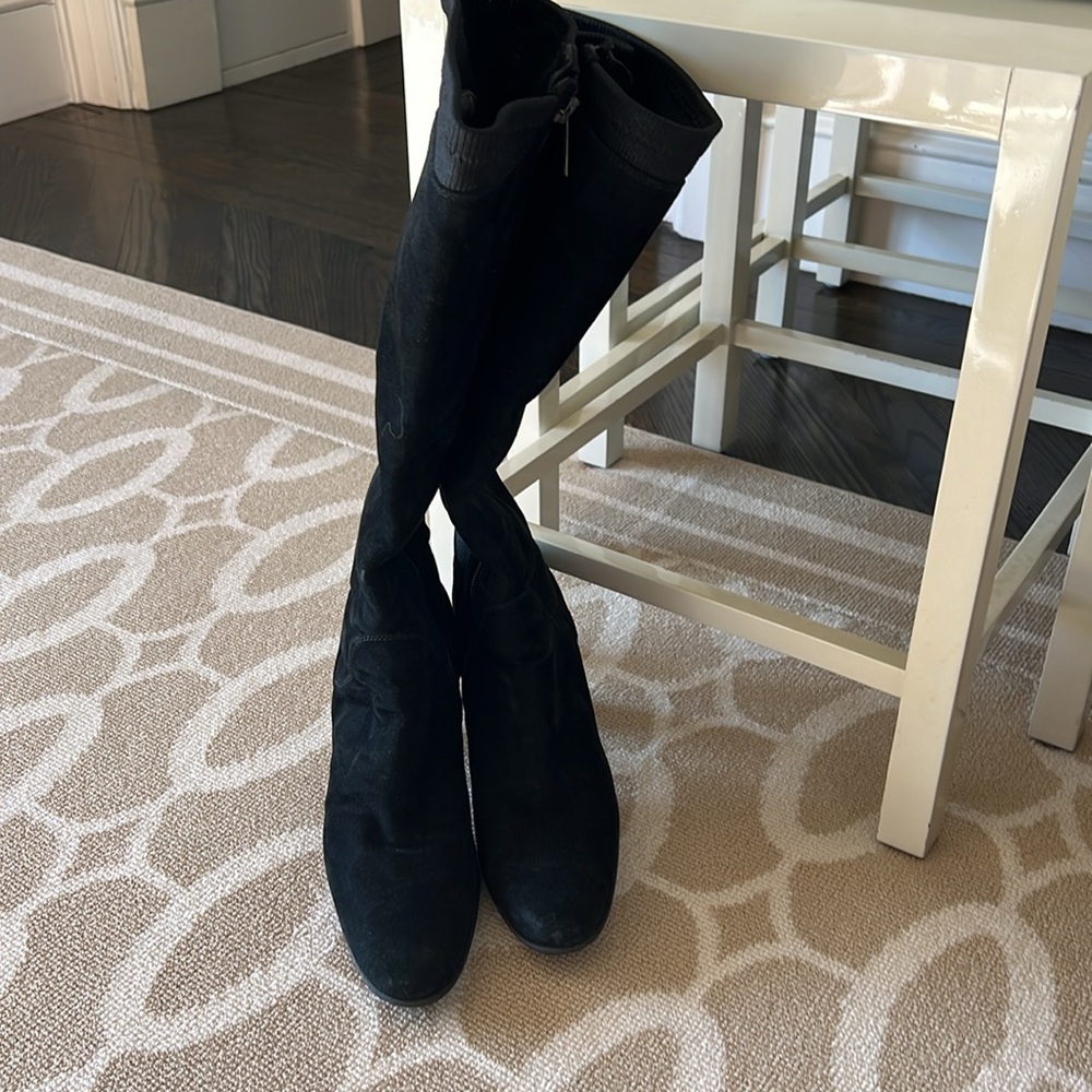 Women’s water resistant black suede boots by Aquatalia